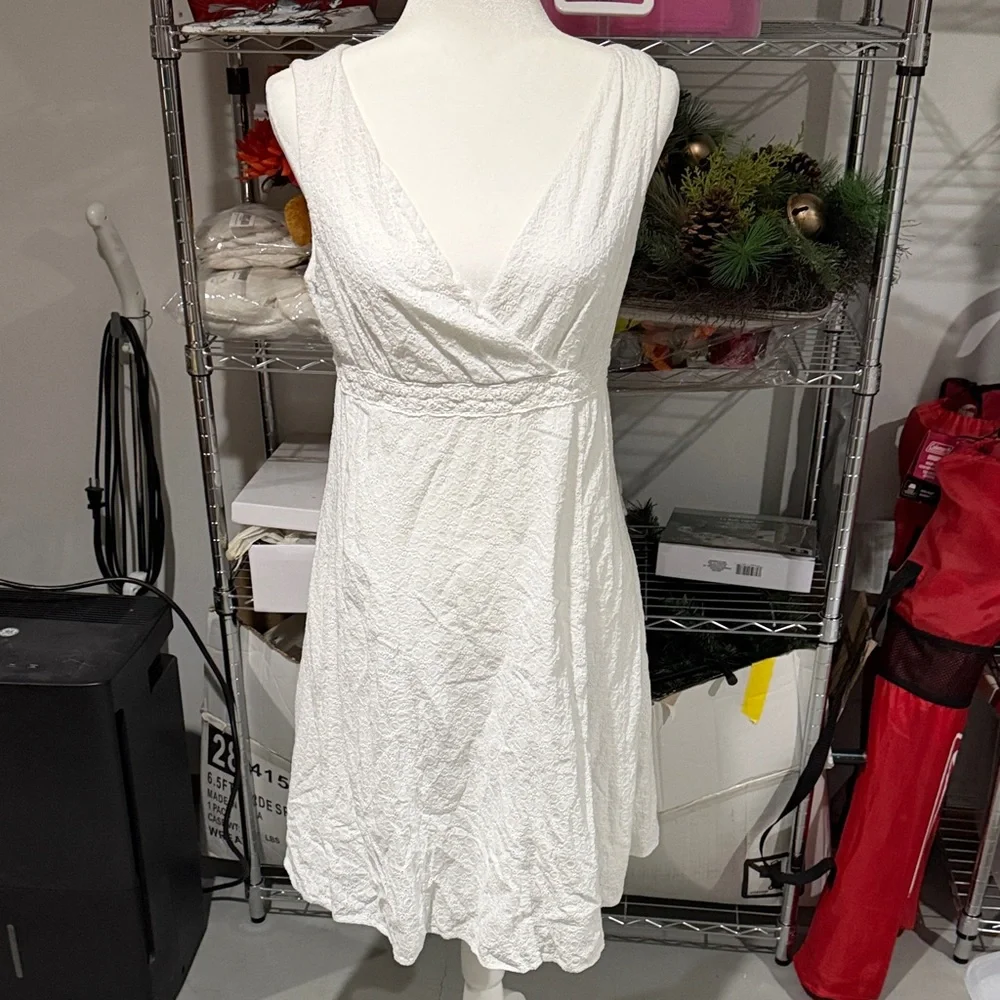 NWOT R&K Originals White Sleeveless V-Neck Summer Dress 🍊